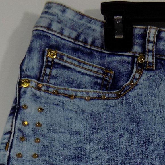 Nicki Minaj Denim Mid-Rise Torn Look Riveted Shorts Size 13/14 - Picture 3 of 8